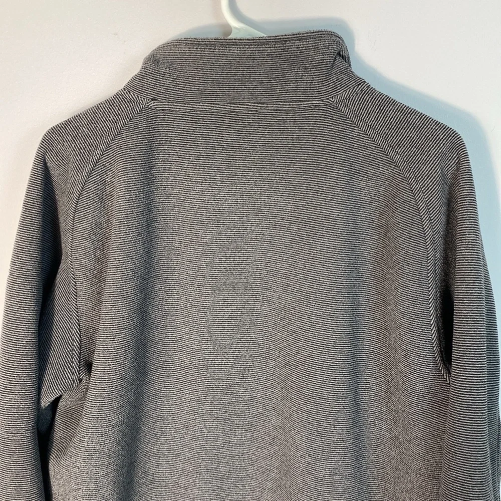 Under Armour Gray & Black Striped Full Zip Fleece Jacket size XL Gorpcore